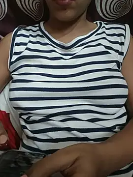 komalsharma99 online show from May 17, 2026, 6:59 pm