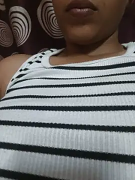 komalsharma99 online show from June 2, 2026, 5:26 pm