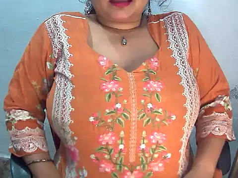 Snapshot of Saniya_K2 chatting on July 11, 2026, 5:04 pm Saniya K2 online show from July 11, 2026, 5:04 pm