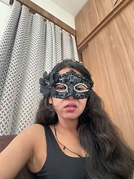 raavigirl online show from June 10, 2026, 4:23 am