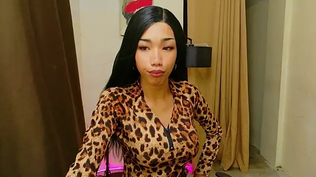 Queenoflustx online show from May 8, 2026, 11:04 am