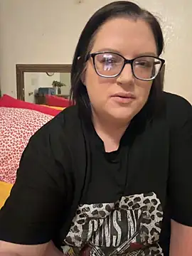 FreaksOffALeash3261 online show from May 26, 2026, 4:41 am