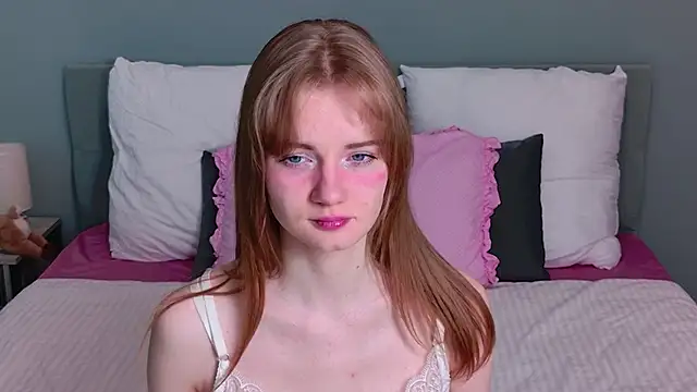 ElfieWhite online show from May 18, 2026, 4:24 pm