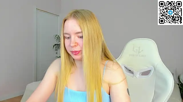Snapshot of Linda__Bloom chatting on June 5, 2026, 12:28 am Linda Bloom online show from June 5, 2026, 12:28 am