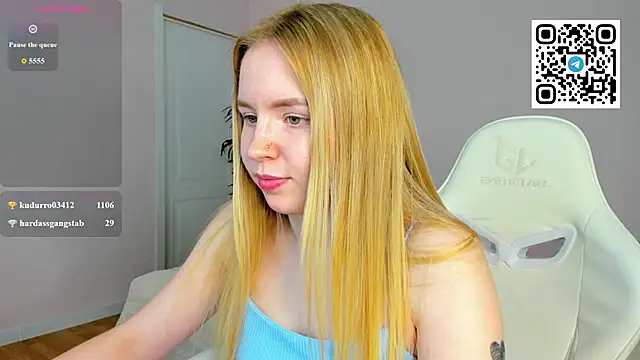 Snapshot of Linda__Bloom chatting on June 5, 2026, 6:52 am Linda Bloom online show from June 5, 2026, 6:52 am
