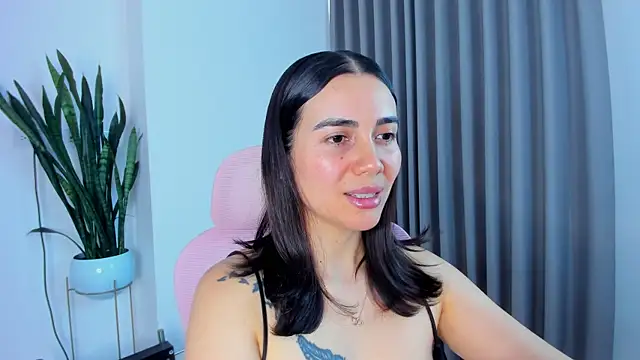 sara ospina22 online show from July 12, 2026, 9:06 pm