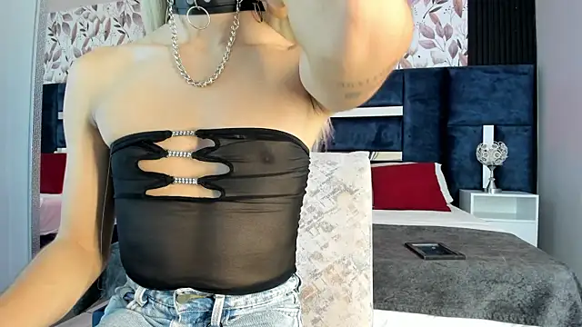 PerlaRogerss  online show from June 12, 2026, 11:31 am