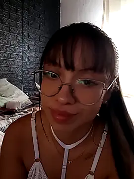 Moondefuego online show from May 1, 2026, 6:23 pm