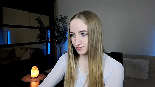 Oxy Foxie online show from May 25, 2026, 8:48 pm