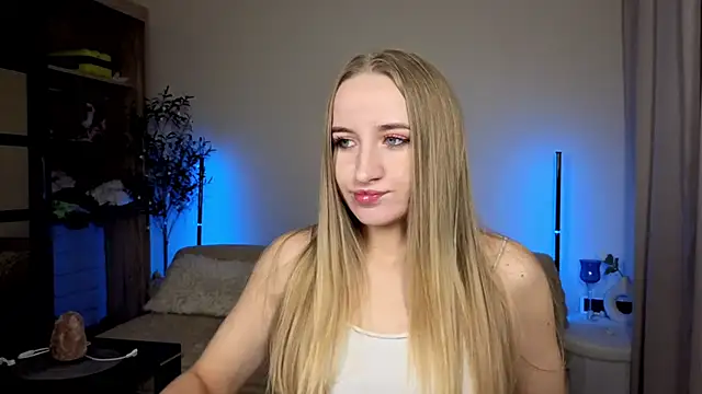 Oxy Foxie online show from June 2, 2026, 8:44 pm