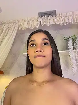 Snapshot of AlessiaVallmont chatting on July 2, 2026, 10:05 pm AlessiaVallmont online show from July 2, 2026, 10:05 pm