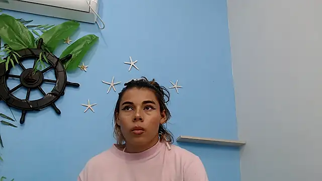 skinnysexy18 online show from July 10, 2026, 8:22 pm