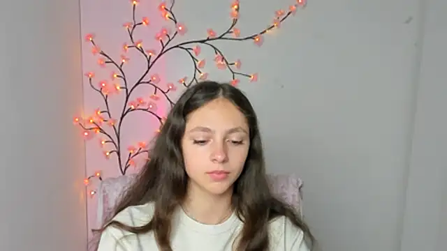 KissMeJulia online show from July 4, 2026, 5:35 am