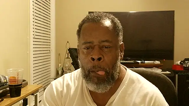 Snapshot of Cleozevo1961 chatting on July 19, 2026, 3:21 am Cleozevo1961 online show from July 19, 2026, 3:21 am