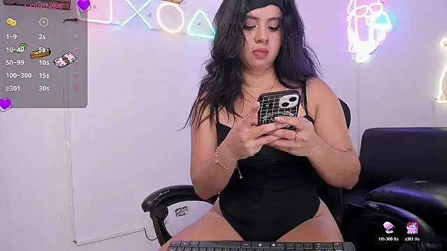 Snapshot of Valery_Cortez__ chatting on July 6, 2026, 9:17 pm Valery Cortez online show from July 6, 2026, 9:17 pm