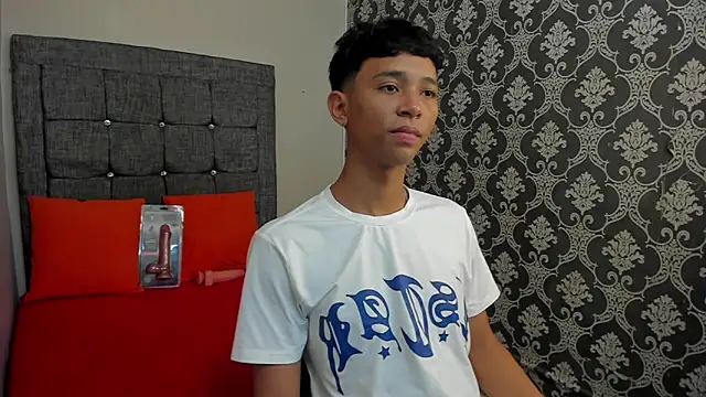 Snapshot of Little_Twink19x chatting on June 3, 2026, 7:19 pm Little Twink19x online show from June 3, 2026, 7:19 pm