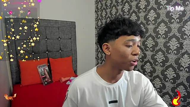 Snapshot of Little_Twink19x chatting on June 19, 2026, 7:50 pm Little Twink19x online show from June 19, 2026, 7:50 pm