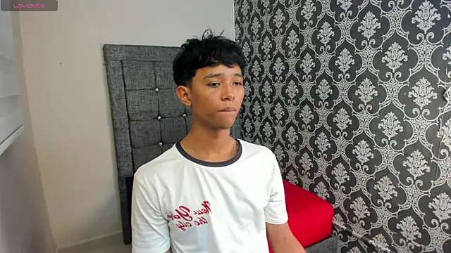 Snapshot of Little_Twink19x chatting on July 1, 2026, 7:46 pm Little Twink19x online show from July 1, 2026, 7:46 pm