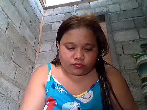 sweetlyn31 online show from June 7, 2026, 12:15 am