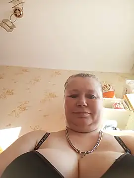 KiraStanton online show from June 13, 2026, 4:05 pm