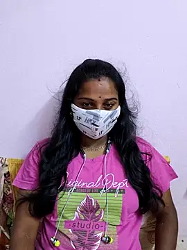 Shaliniqueen online show from May 22, 2026, 6:46 pm