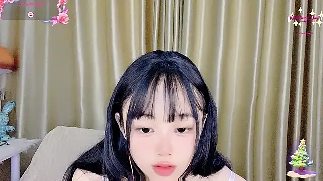 okyssa online show from June 12, 2026, 4:00 am
