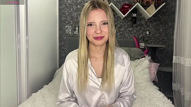 SofiaMarken online show from April 15, 2026, 4:25 pm