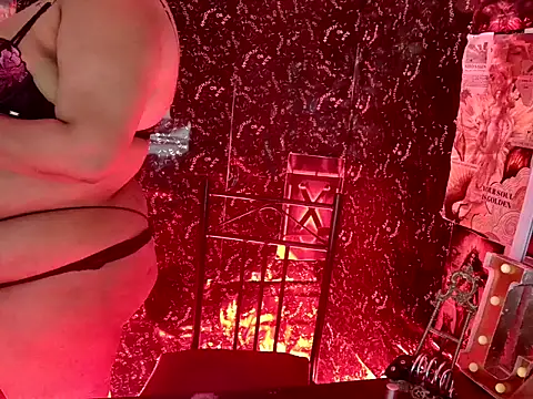 Snapshot of MistressMileenaMiami chatting on May 18, 2026, 1:06 pm MistressMileenaMiami online show from May 18, 2026, 1:06 pm