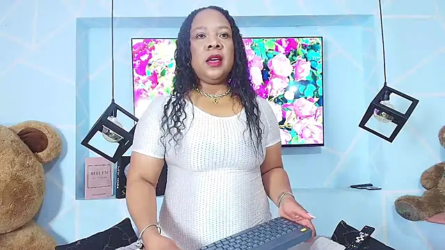 Snapshot of sharon_noa chatting on May 27, 2026, 2:25 pm sharon noa online show from May 27, 2026, 2:25 pm