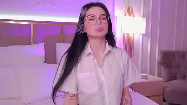 CindyMil online show from June 12, 2026, 6:12 am