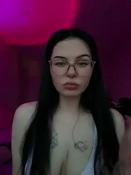 CindyMil online show from June 12, 2026, 6:18 pm