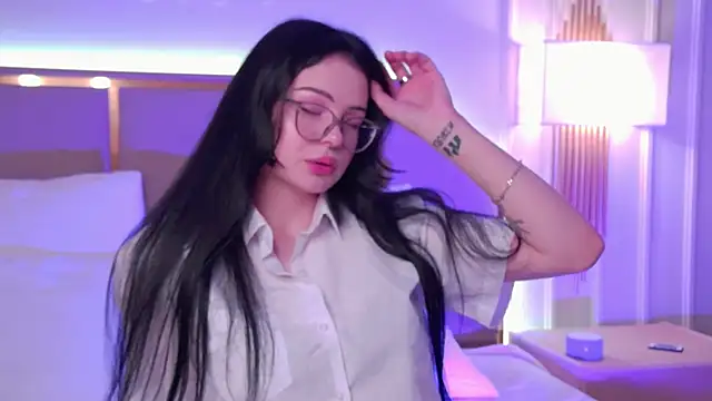 CindyMil online show from June 21, 2026, 6:27 am