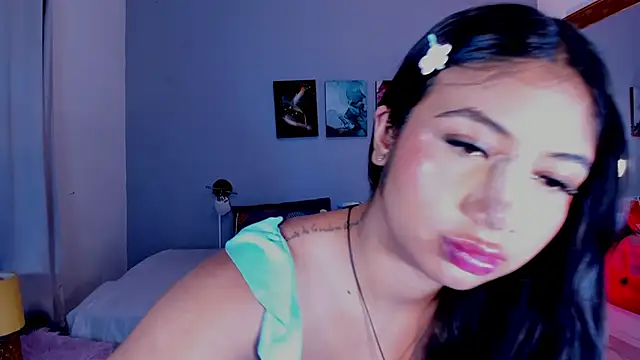 Snapshot of KimTaylorW chatting on June 19, 2026, 3:22 am KimTaylorW online show from June 19, 2026, 3:22 am