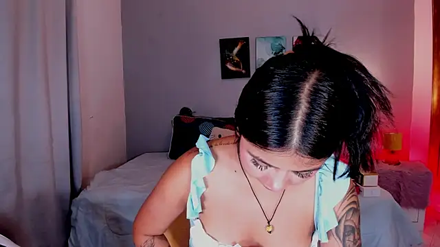 Snapshot of KimTaylorW chatting on July 6, 2026, 2:30 am KimTaylorW online show from July 6, 2026, 2:30 am