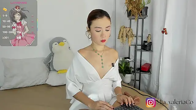 Mia-Valeria- online show from June 14, 2026, 6:04 am