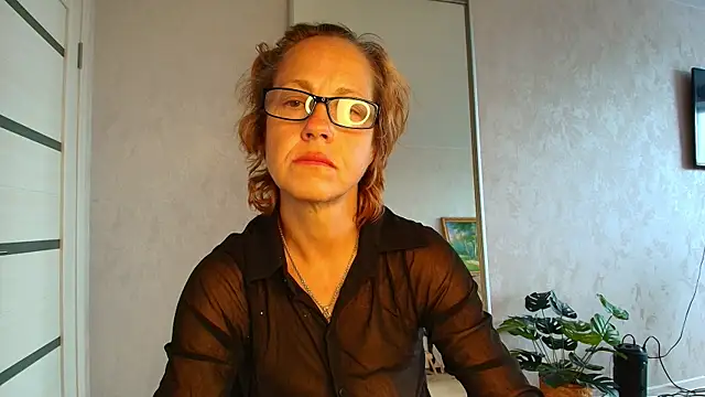 LioraWeiss online show from July 14, 2026, 12:22 pm
