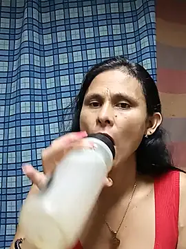 yuliitza4 online show from June 19, 2026, 12:48 am