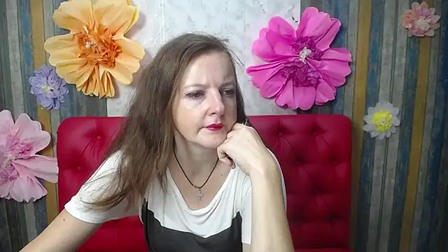 Snapshot of MeganPirs chatting on July 8, 2026, 5:01 am MeganPirs online show from July 8, 2026, 5:01 am
