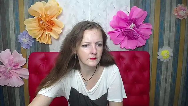 Snapshot of MeganPirs chatting on July 9, 2026, 5:00 am MeganPirs online show from July 9, 2026, 5:00 am
