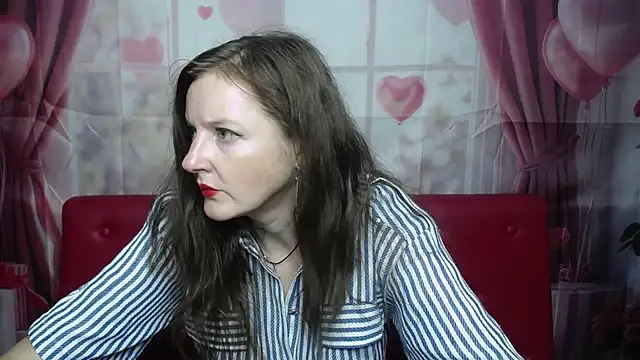 Snapshot of MeganPirs chatting on July 14, 2026, 5:01 am MeganPirs online show from July 14, 2026, 5:01 am