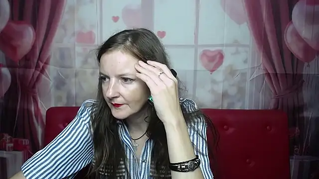 Snapshot of MeganPirs chatting on July 14, 2026, 10:21 am MeganPirs online show from July 14, 2026, 10:21 am