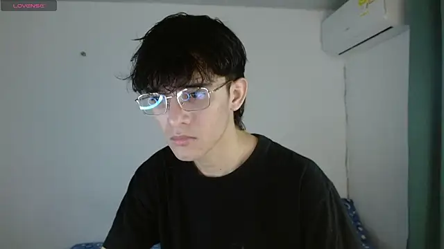 noah millerx online show from May 4, 2026, 4:41 am