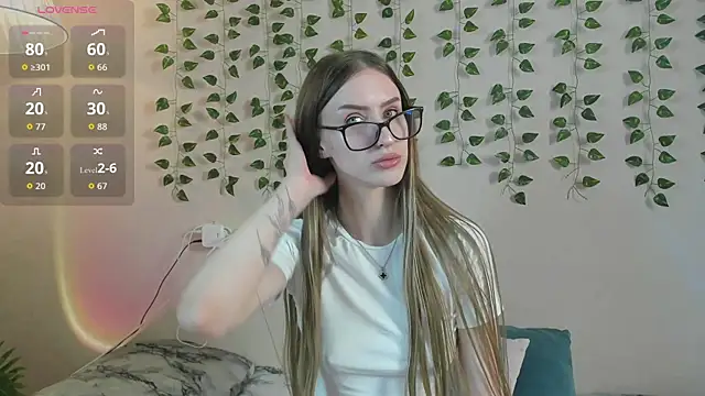 Snapshot of EllieRough chatting on June 23, 2026, 4:43 am EllieRough online show from June 23, 2026, 4:43 am
