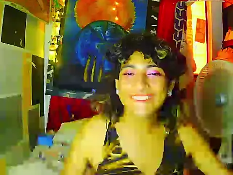 RAMONA TIJERAX online show from July 16, 2026, 9:10 pm