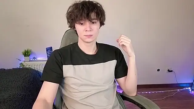 AnthonyCuutie online show from June 14, 2026, 11:34 am