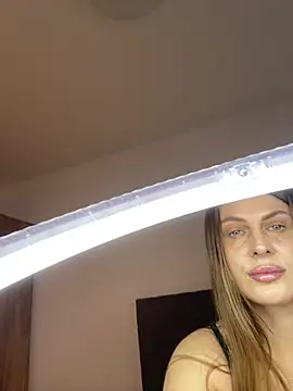 LucyWillow online show from June 15, 2026, 7:43 am