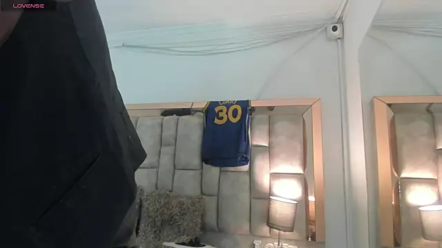 Snapshot of Titan_Moreno_ chatting on July 27, 2026, 12:12 pm Titan Moreno online show from July 27, 2026, 12:12 pm