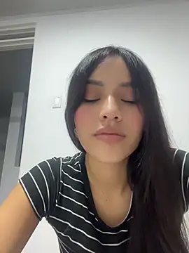 Mia-villalobos online show from June 29, 2026, 11:27 pm