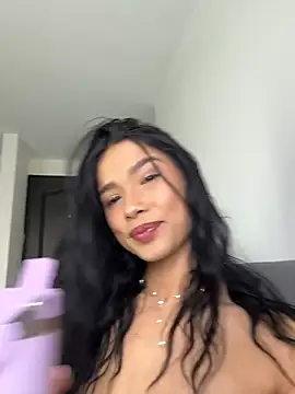 Bella Smithe online show from June 18, 2026, 4:33 pm