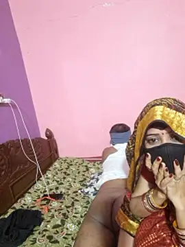 Couple hot999 online show from June 21, 2026, 7:49 pm